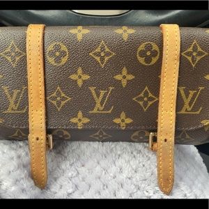 Small Louis Vuitton bag, straps have slight crease